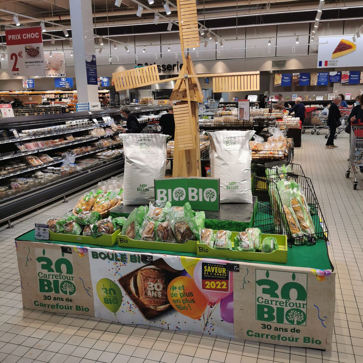 Je suis fier de célébrer les 30 ans du #Bio chez <a href="/CarrefourFrance/">Carrefour</a>.

Depuis 1992, notre stratégie est toujours la même : proposer à nos Clients des produits sains, du quotidien et accessibles. Une stratégie gagnante, Carrefour est leader du Bio en 🇫🇷.

Merci à toutes les équipes !