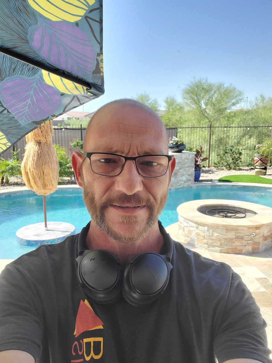 Great speakers and content. Enjoying the event from the pool. #Leadercast #selfie