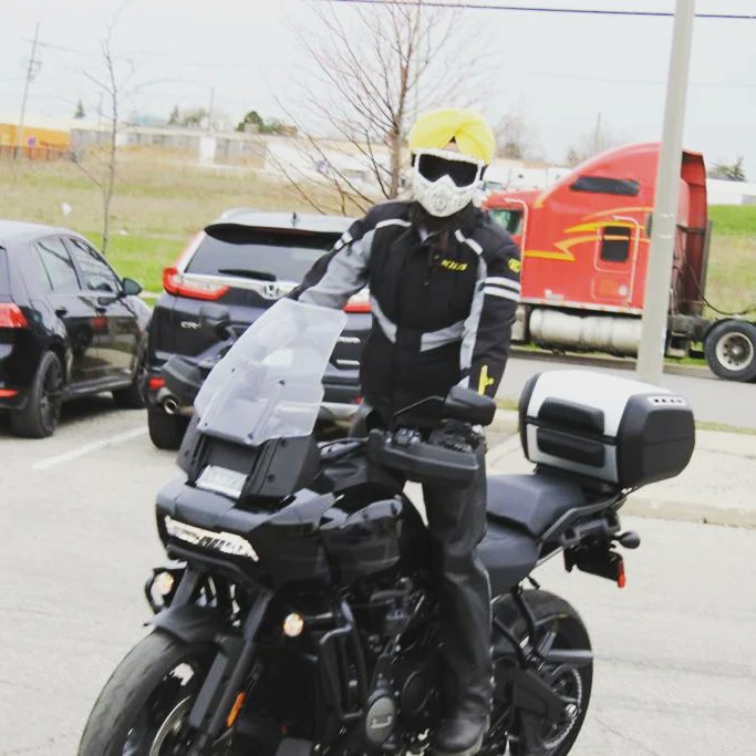 smcofontario's tweet photo. Riding the Rexdale - Malton Nagar Keertan route.

#SikhHistory 
#SikhRiders 
#TurbanedRiders 
#sikhmotorcycleclubofontario 
#sikhmotorcycleclub 
#sikhmotorcyclist
#freedommachines https://t.co/tuo5vdh1Hx