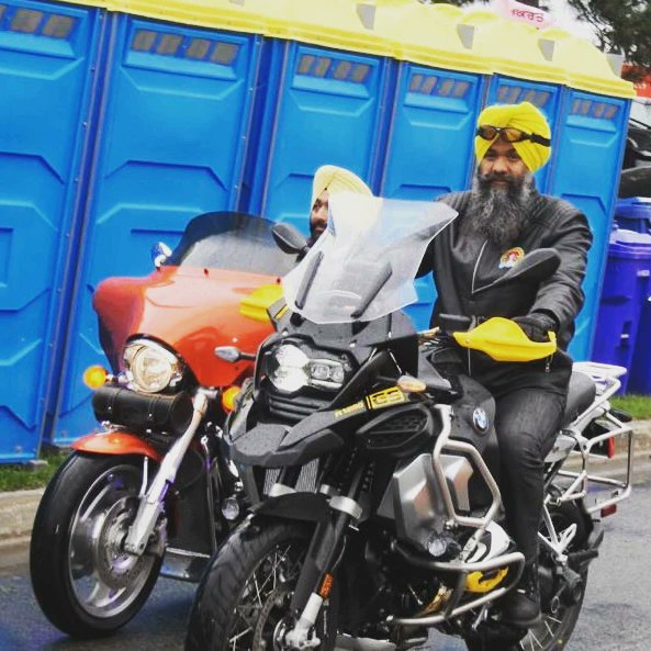 smcofontario's tweet photo. Riding the Rexdale - Malton Nagar Keertan route.

#SikhHistory 
#SikhRiders 
#TurbanedRiders 
#sikhmotorcycleclubofontario 
#sikhmotorcycleclub 
#sikhmotorcyclist
#freedommachines https://t.co/tuo5vdh1Hx