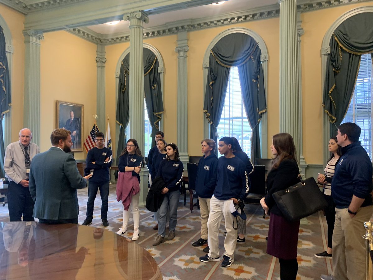 I had the privilege of showing young leaders from the Barnstable Youth Commission the MA Senate Chambers w/ @RepKipDiggs & @RepAdamScanlon. We discussed the importance of diverse representation & collaboration in government. #CapeAndIslands