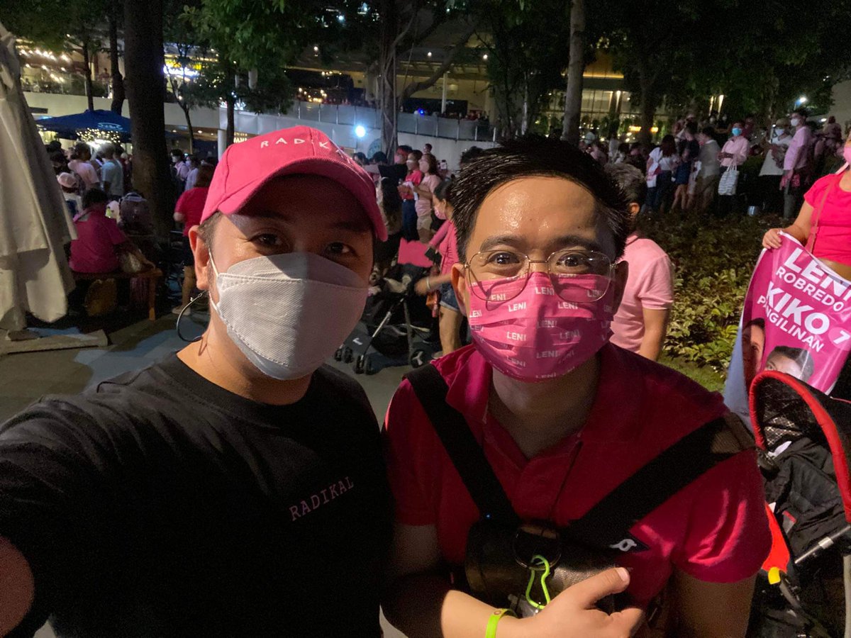 TheJeffCifra's tweet photo. Kasama ang aking mga kaibigan & libu-libo nating kababayan, aming ikinararangal na suportahan sina VP @lenirobredo & Sen. @kikopangilinan hindi dahil sa aming personal na nais, ngunit para sa ikabubuti at ikauunlad ng buong sambayanan. Tara, #IpanloNa10ToParaSaLahat
#WalkForLeni https://t.co/bEtc1VGmVG