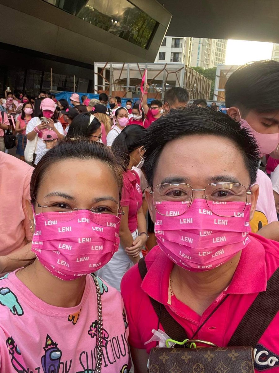 TheJeffCifra's tweet photo. Kasama ang aking mga kaibigan & libu-libo nating kababayan, aming ikinararangal na suportahan sina VP @lenirobredo & Sen. @kikopangilinan hindi dahil sa aming personal na nais, ngunit para sa ikabubuti at ikauunlad ng buong sambayanan. Tara, #IpanloNa10ToParaSaLahat
#WalkForLeni https://t.co/bEtc1VGmVG