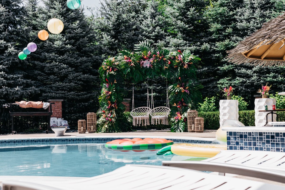 DisplayGroup's tweet image. It’s time to get out!

We want to spend time outdoors and we want to do it in style. Right?

Let our designers curate your next outdoor event.

#events #graduation #corporateevents #thepartypeople