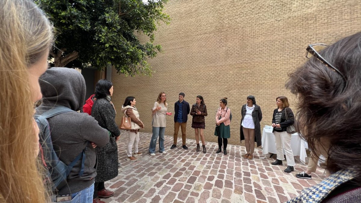 ValenciaDesignF's tweet photo. @BombasGens @Valenciaturismo @UV_EG @emilianoVLC De World Design Capital Valencia 2022 participaron Silvia Flórez, directora de Engagement y María Lapiedra, directora de Comunicación, quienes definieron tanto la candidatura y su proceso como la agenda de actividades, incidiendo en los #SignatureEvents y en #ÀgoraValència. https://t.co/5EIHUC0eZy