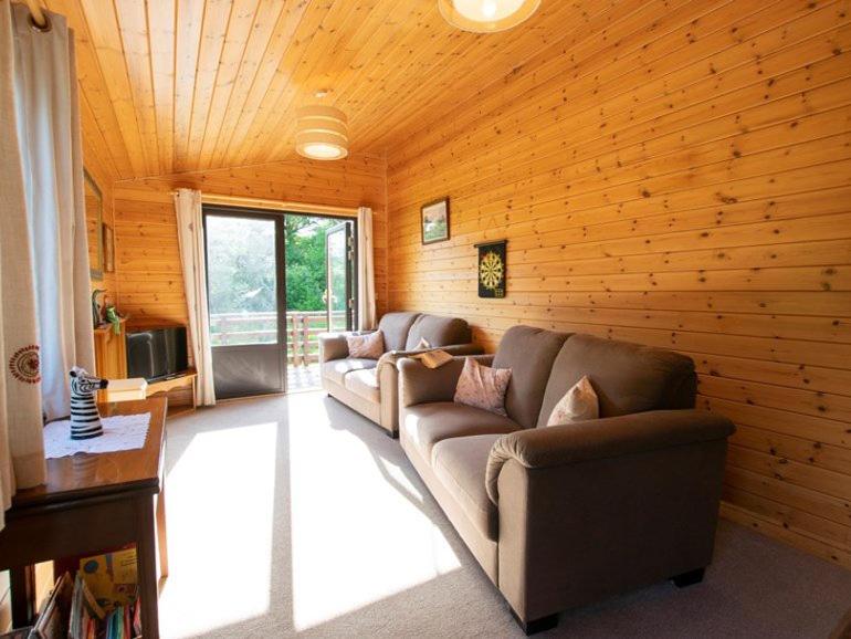 Last Minute Lodges tweet media