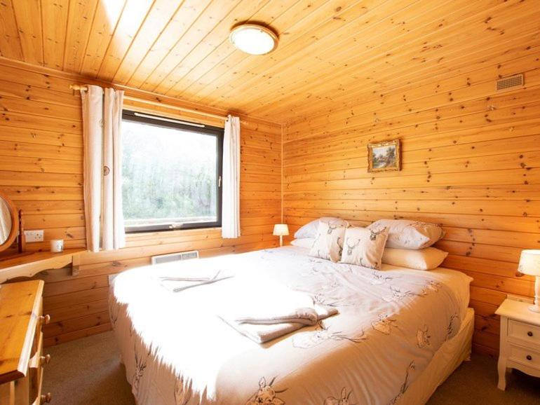 Last Minute Lodges tweet media