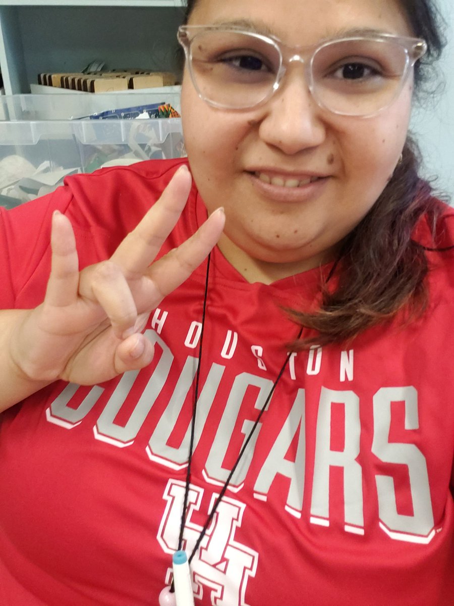 MissVegaRamirez's tweet photo. #REDforEDWednesday @HFT2415 #CougarRedWednesday @UHCOE https://t.co/leu0nTN9lk