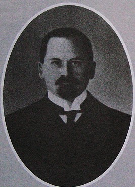 1917 scenario was predictable. By November 1916 Nicholas II possibly have suspected his minister of interior Protopopov of scheming against him and was already looking for other candidatures. He offered this cabinet position to Kryzhanovsky. Kryzhanovsky sent his conditions