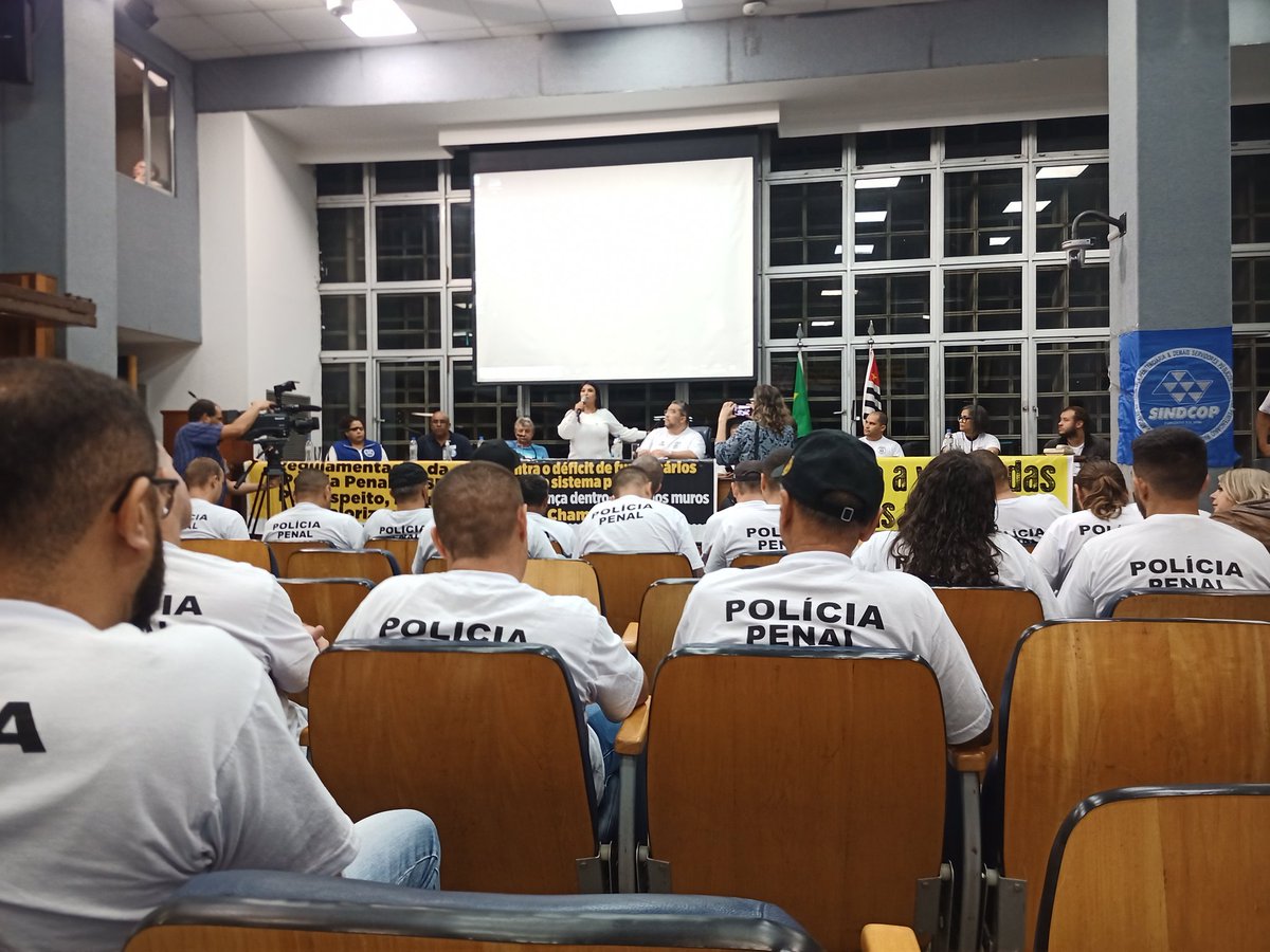 DomDonnelys's tweet photo. @PSDBoficial @PSDBMULHER45 @blogdayeda @rodrigogarcia_ @jdoriajr @rodrigogarcia_ ajude o sistema prisional Governador... Estamos aguardando há 8 as chamadas dos AEVPs 2014, o custo da PM na escolta é mais alto, precisamos resolver isto... Nos ajude governador #aevp #policiapenal mais PM na rua. https://t.co/aJCLgWn0Ti