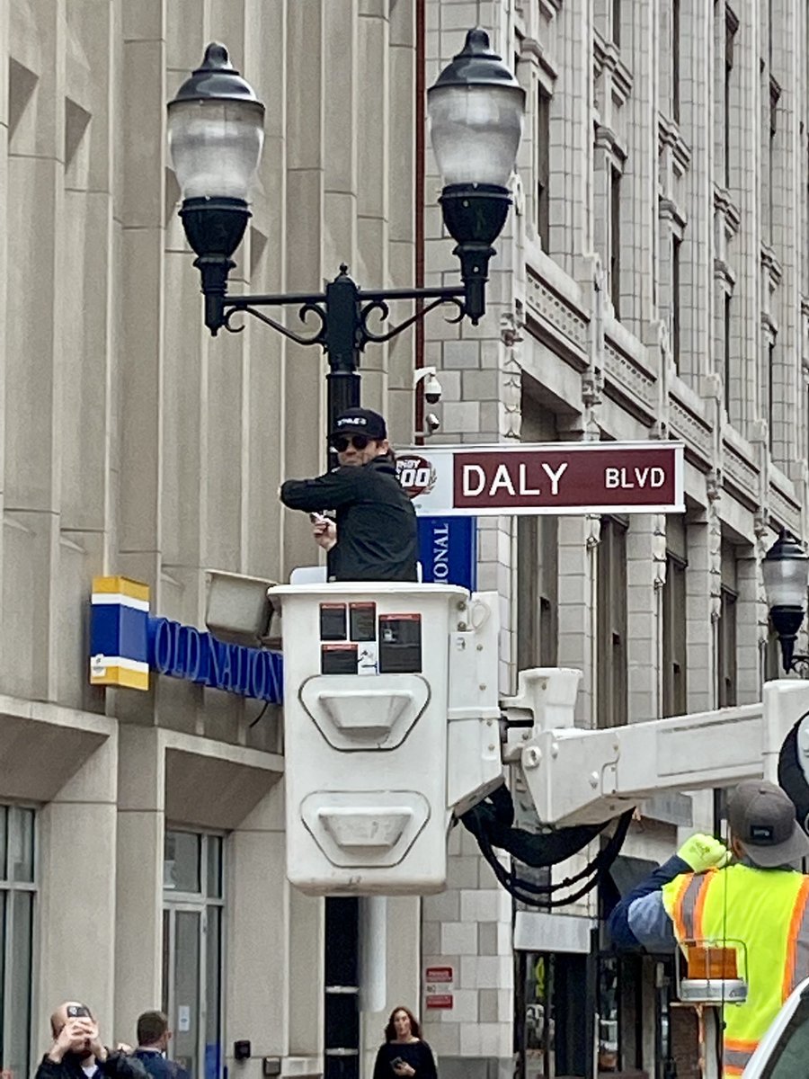 PhylFerrell's tweet photo. @ConorDaly22 puts the finishing touches on his street sign #MayKickoff @500Festival @IMS #ThisIsMay https://t.co/EX2tNh5nO7