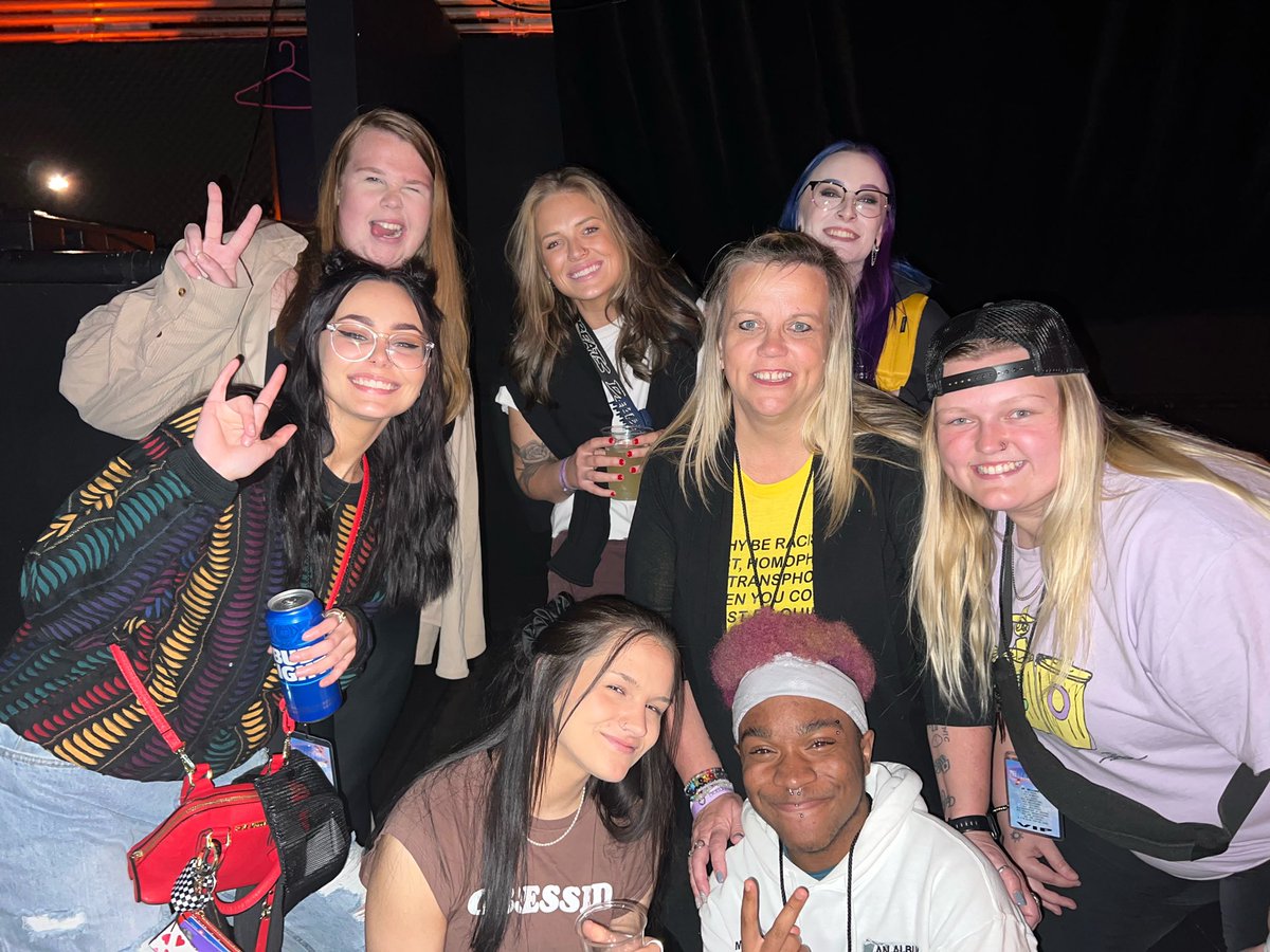 srunge's tweet photo. The ONLY way Chicago could of been any better last would of been if @gflipmusic &amp; @suzyqhprn would of been there!! I mean am I right or am I right? #deathofafantasytour #squadup #muchneededtherapy https://t.co/ajPH2MZj02
