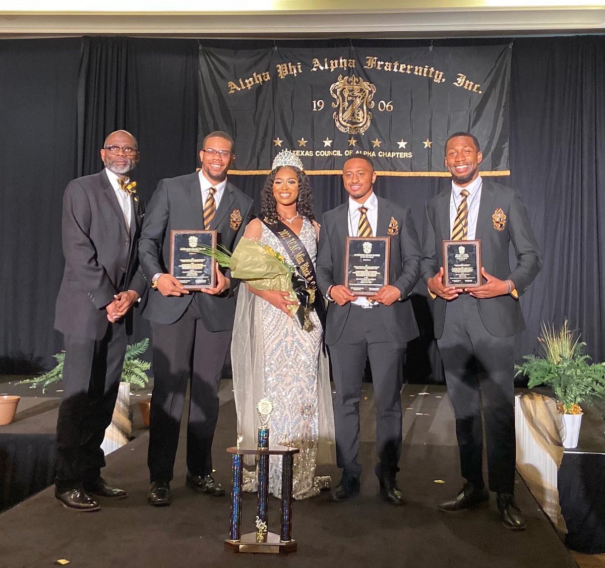 LamarAlphas's tweet photo. 12 Awards 1 Year! EP🤙🏽 https://t.co/rFTsNZ9M4m