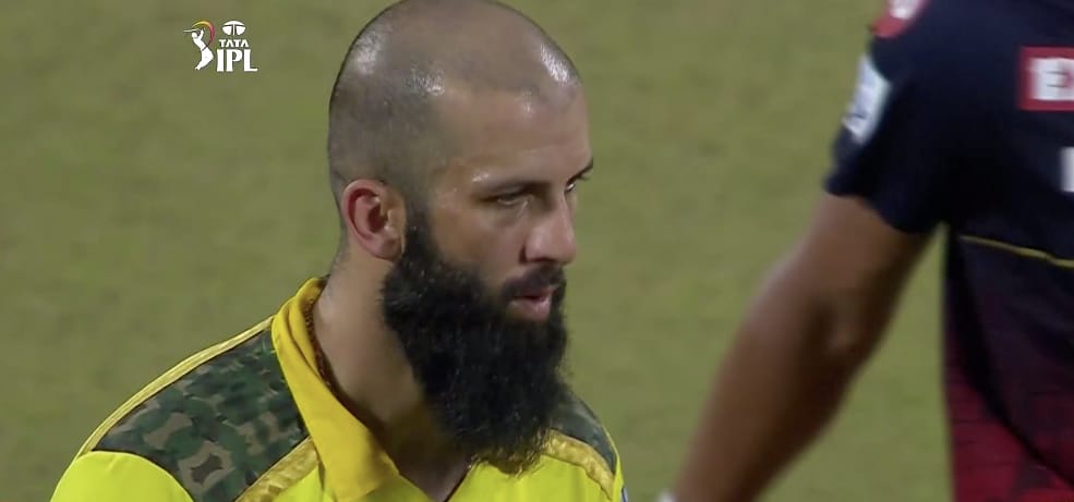Trishaar1582's tweet photo. @TheGarnierMan Due to the heat and sweat, players are dropping catches and missing runs. But don't
worry, Acno Fight Face Wash will help you #AcnoFightTheSweat. https://t.co/Uw5jp2dZJB