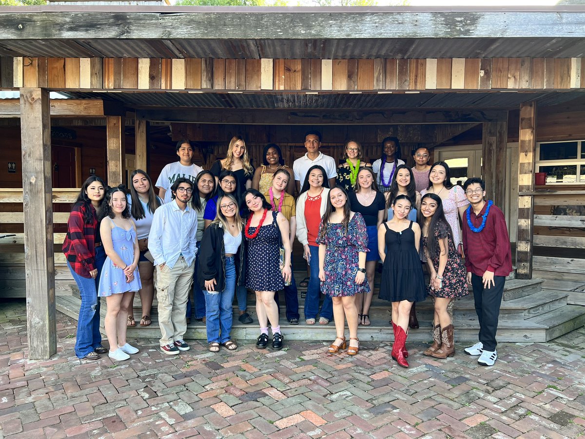 LaylaMontyCLHS's tweet photo. 2021-2022 CyLakes Key Club Banquet! https://t.co/zirPEJj41f