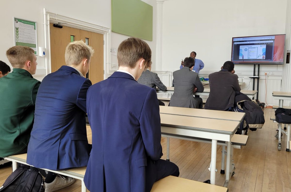 rw_school's tweet photo. We were delighted to welcome ASK Apprenticeships to Ravens Wood today. They delivered fantastic, useful and informative sessions to Year 13 students. #RWS13 #Careers https://t.co/rqoiQw3IrA