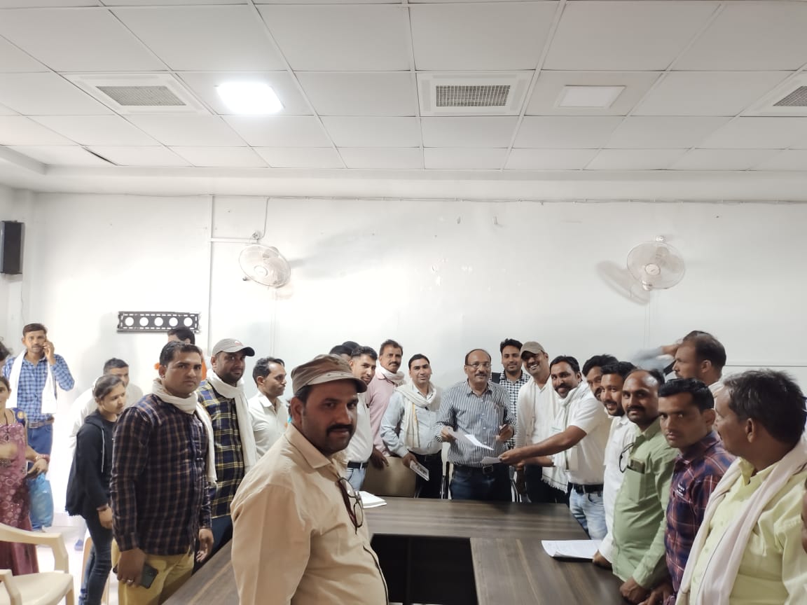 GRSUnionMP's tweet photo. ग्राम रोजगार सहायकों द्वारा कल दिनांक 05 मई को ज्ञापन देने की सूचना दी गई।

#GRSAssociation https://t.co/UZgICbGIlv