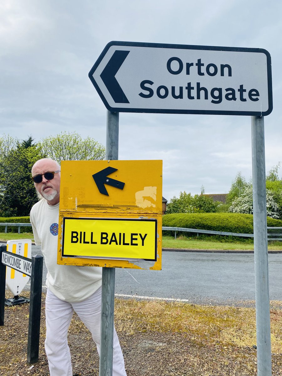 BillBailey's tweet photo. On my way to the ⁦@EofEarena⁩ for tonight’s gig - spotted this helpful signage https://t.co/4432BwnGQI