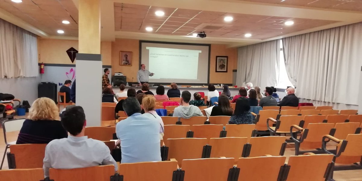 Esta tarde los responsables de los diferentes equipos del colegio reflexionamos sobre nuestra labor Marista y preparamos el próximo curso con ilusión #Maristas #masqueaulas #somoseducación