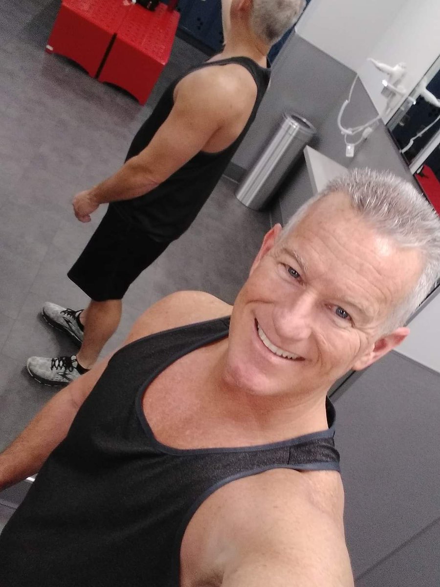 dadDstories's tweet photo. #handsomedaddy #daddy #silverdaddy #daddyboy #daddyownsme #daddydearest #greyhair #greyhaired #greydar #blueeyeddaddy https://t.co/k9ZPUJJD68