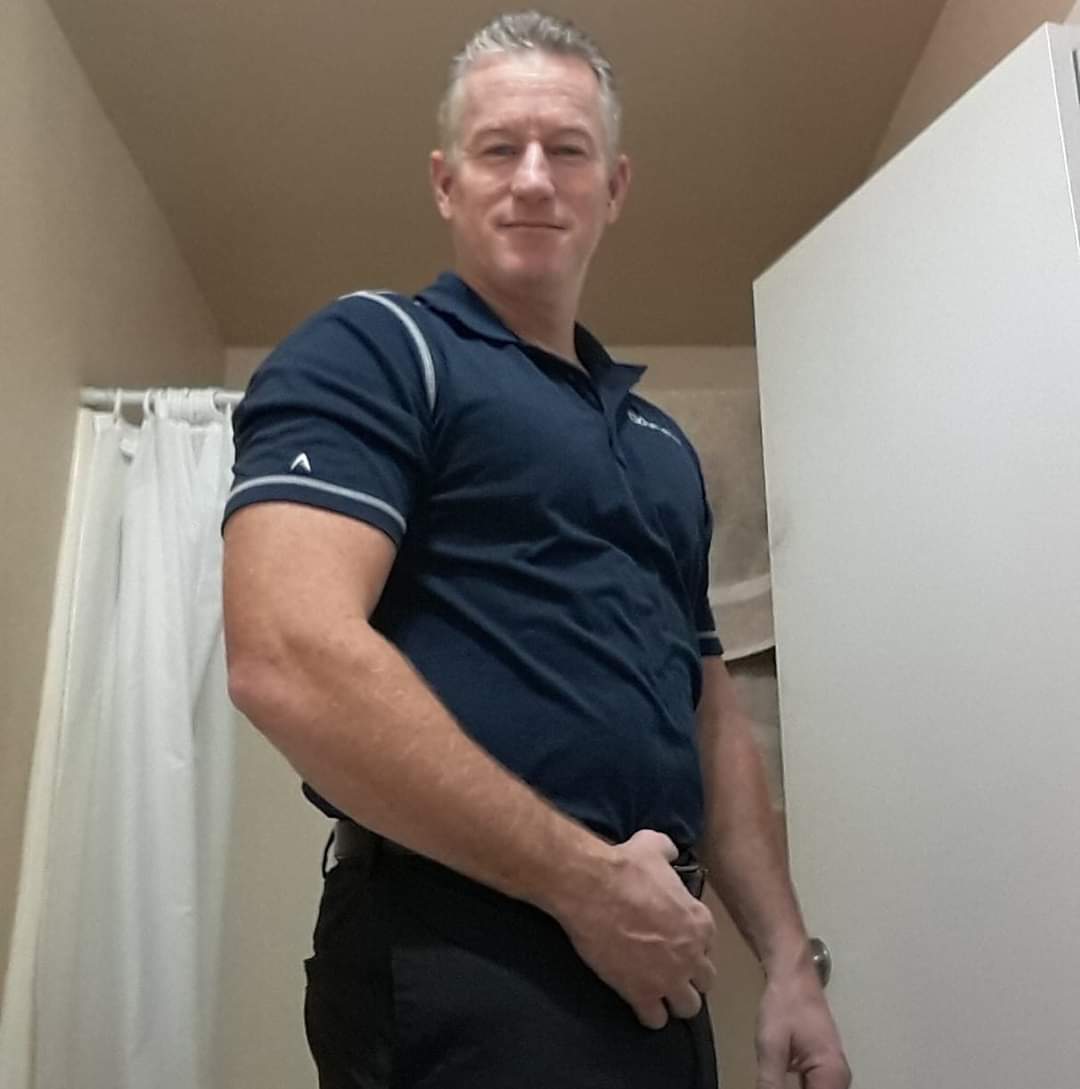 dadDstories's tweet photo. #handsomedaddy #daddy #silverdaddy #daddyboy #daddyownsme #daddydearest #greyhair #greyhaired #greydar #blueeyeddaddy https://t.co/k9ZPUJJD68