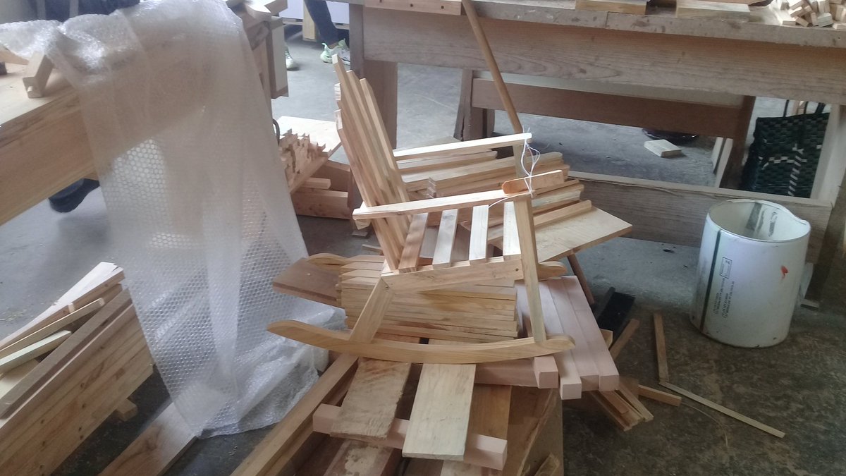 osvaldo_n5's tweet photo. #LIDEX El aprovechamiento de todo el material de desecho se convierte en ofertas para el mercado en moneda nacional nacional y el apoyo para el mobiliario de programas sociales #LatirAvileño #CAVCapitaLate @IzquierdoAlons1 @Ilianita_TV @dnoy_journalist https://t.co/XFRs5WEWM8