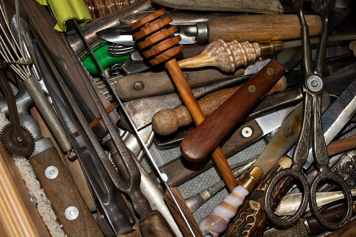 samstoreandmove's tweet photo. Junk can bring us down… especially when it feels like we can't escape it. (e.g. “Didn’t I just clean this room? Why is it full of clutter?”) For many of us, it can bring the fear of being featured on an episode of Hoarders. Nobody wants that!

https://t.co/JU8Z2dRB5D https://t.co/OQkH0ms3dQ