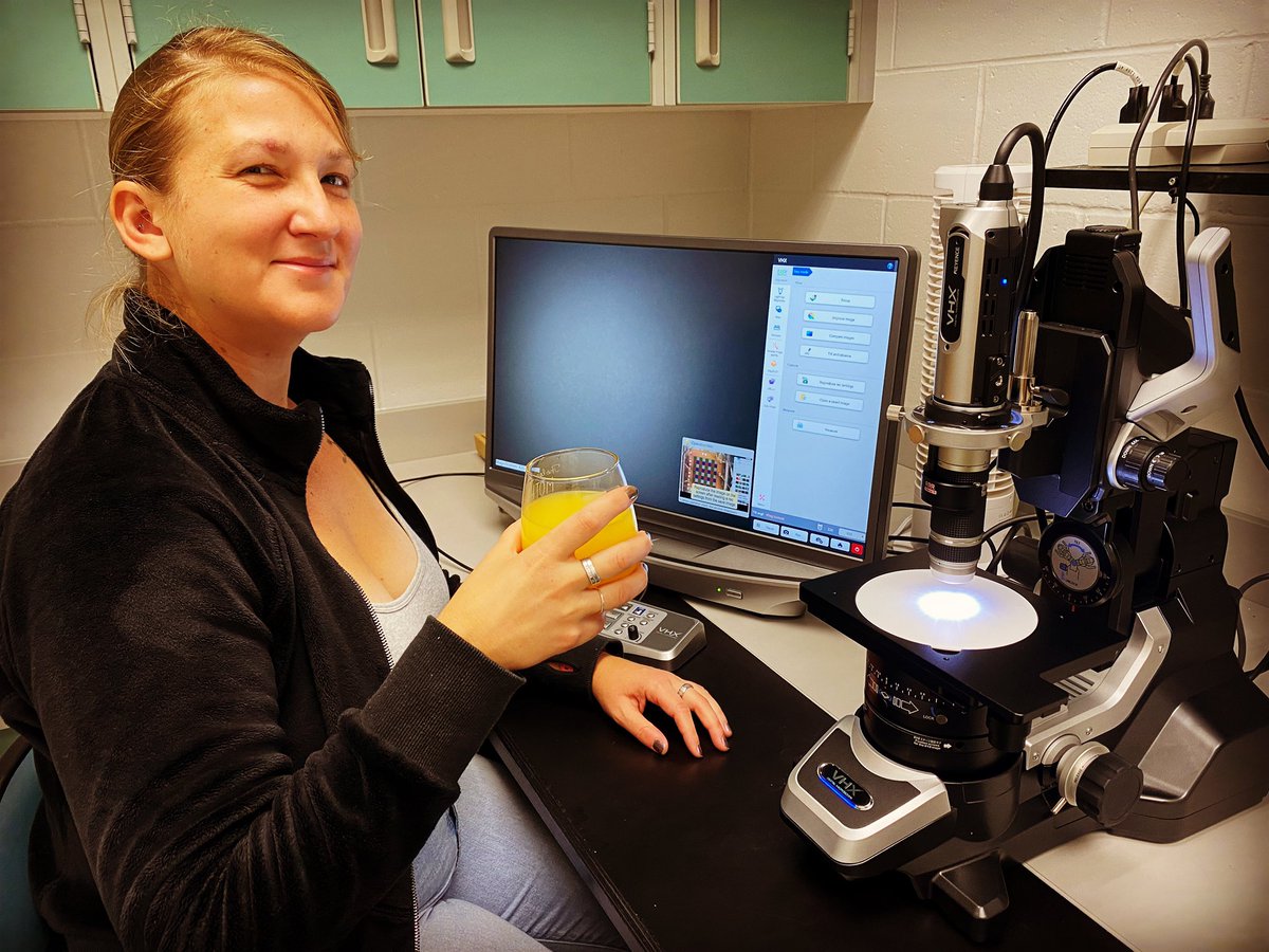 UFIFAS_IRREC's tweet photo. #UFIFASIRREC #PhD candidate Kelly Carruthers salutes #NationalOrangeJuiceDay at the #MinteerLab
#AllinforCitrus
@UFIFASCitrusREC
#NOJD https://t.co/U5qFi1x40y