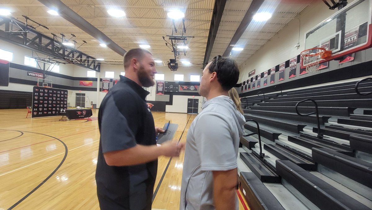 Lou Bezjak tweet media