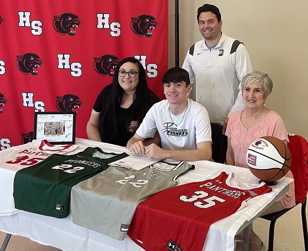 Ryan Crocker from Heber Springs, Arkansas has signed to join Crowley’s Ridge College and the Pioneer Basketball program.