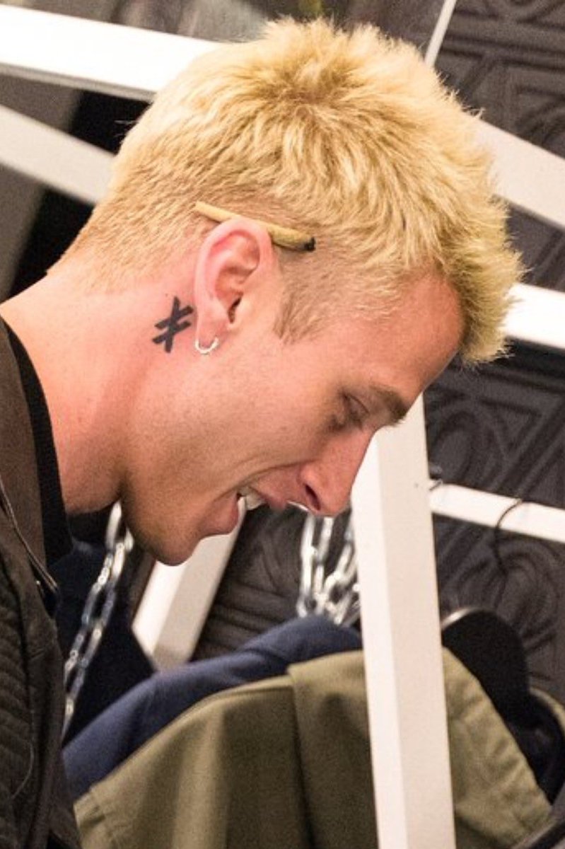 mgkellsupdates's tweet photo. Pete Davidson and @machinegunkelly have same XX tattoo https://t.co/2i4qS4wNMf