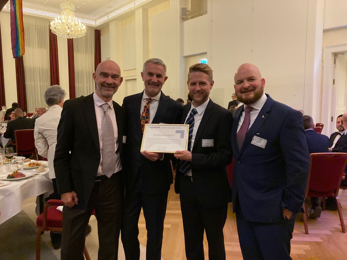 Queeramnesty freut sich über die Auszeichnung von <a href="/Network_CH/">network</a>, die am Wochenende bei einem Dinner in Bad Ragaz überreicht und gefeiert wurde. Vielen Dank!