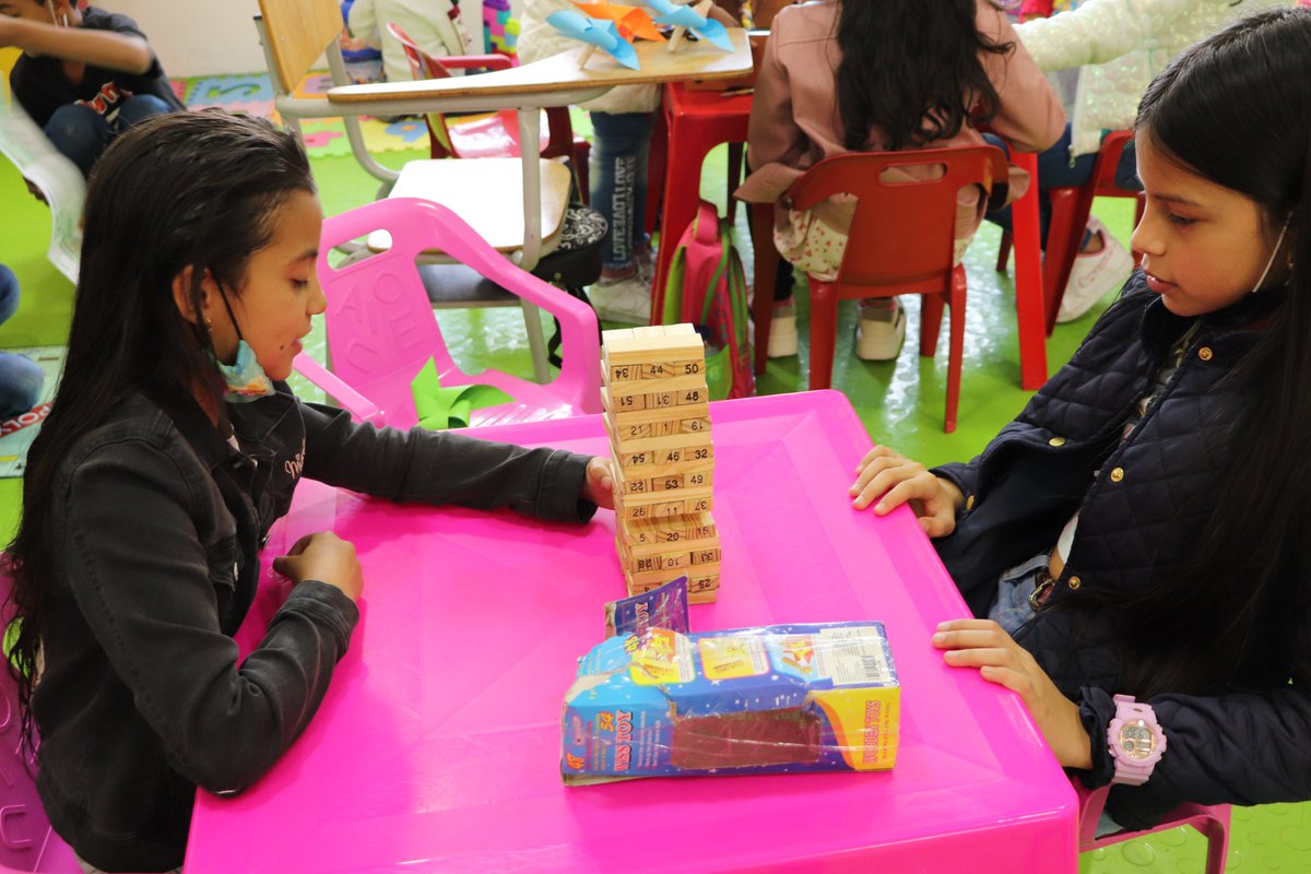FamigColombia's tweet photo. Para celebrar el día del niño, #Famig en alianza con la #SecretaríaDeIntegraciónSocial llevaron a cabo una jornada de juegos lúdicos a hijos de migrantes venezolanos, beneficiarios de los talleres de emprendimiento realizados por #Famig en el proyecto Intercongregacional y PRM. https://t.co/bY6tzqJA7b