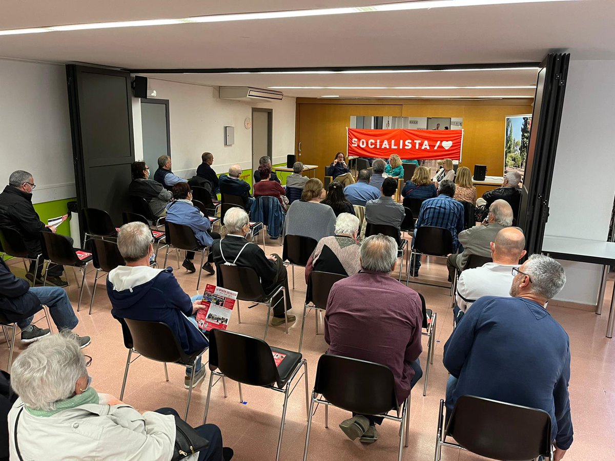 El <a href="/DrAMayer/">Alex Mayer</a> i <a href="/aescarp/">assumpta escarp</a> parlen al Centre Cívic Can Folguera del nou #CUAP de #SantaPerpètua en el marc d'una xerrada organitzada pel <a href="/PSC_SPM/">PSC Santa Perpètua</a> on la #salut centra el debat