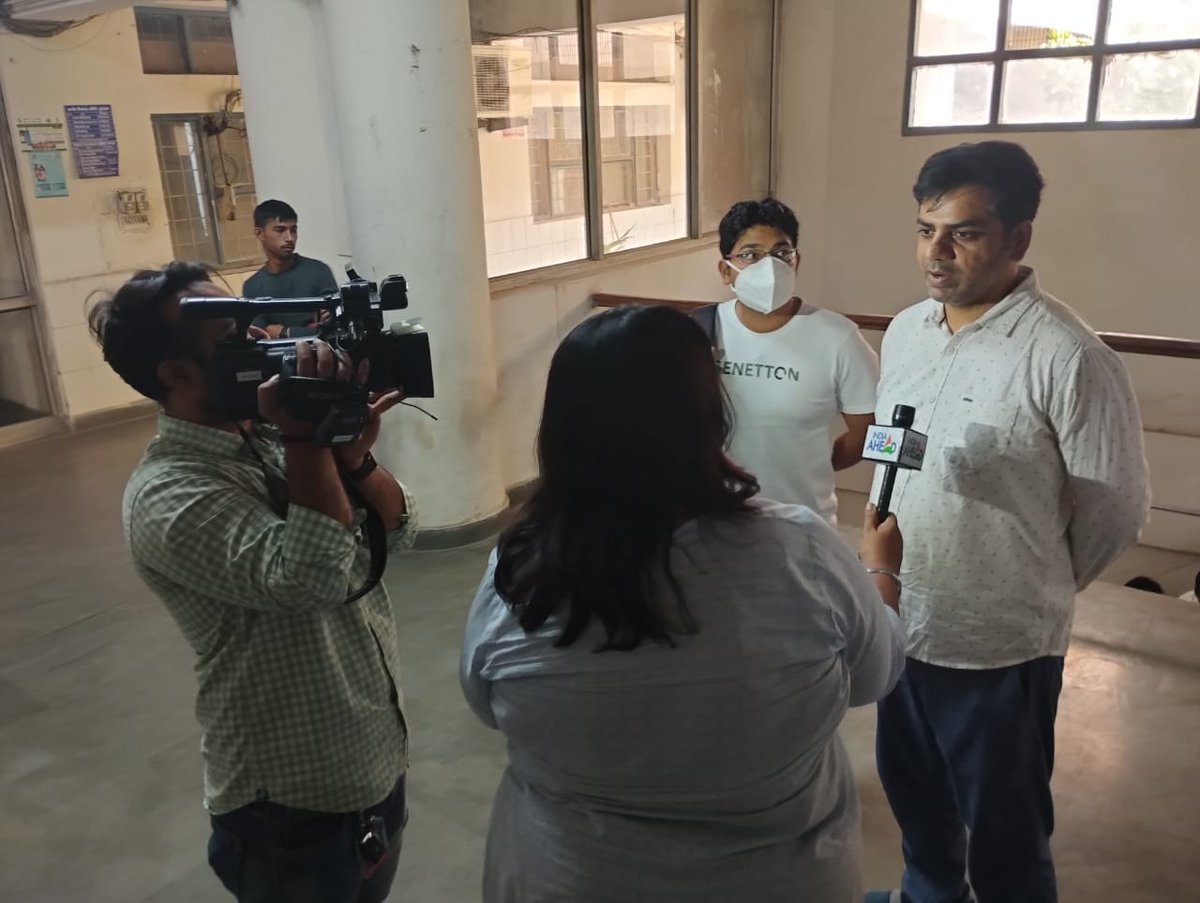 saurabh4vit's tweet photo. @NeerajT14 @HaryanaAhead @IndiaAheadNews @jacque_jindal @reenadhankher1 @DC_Gurugram #Vipul_lavanya के रेजिडेंट्स बहुत उम्मीद के साथ आज डीसी ऑफिस मिले ! सकारात्मक जवाब मिला! @reenadhankher1 @jacque_jindal धन्यवाद हमारी बात प्रमुखता से रखने के लिए! @IndiaAheadNews @HaryanaAhead #HaryanaAhead @Gurgaon_Tweets @DEEPAKKAHUJA @its_AkankshaG @gsinglajourno https://t.co/PsqoPrB5Em