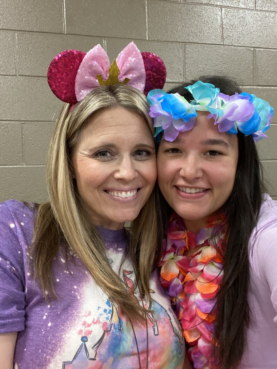 Did you know <a href="/Ms_Adams21/">Becki Adams</a> had foreign exchange students while growing up, from 7 different countries!!! I didn’t! #jagsney #TEALdedum