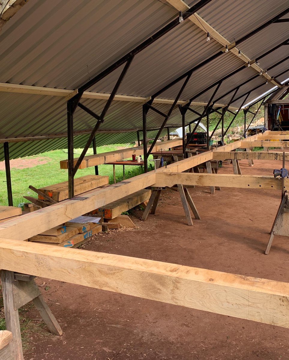 FlatcapProjects's tweet photo. Day 3. One wall frame laid up and podged (stop sniggering at the back). Bit of careful carving on the jowel posts. @hewnwood #woodworking #bespoke #piginshit https://t.co/dluo4szMMX