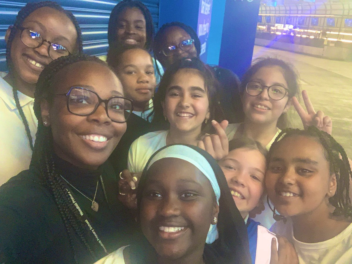 MissWebber_'s tweet photo. We are at @TheO2 ready for an exciting musical evening! #YoungVoices2022 @WoodhillSch https://t.co/sKoTdTBVGo