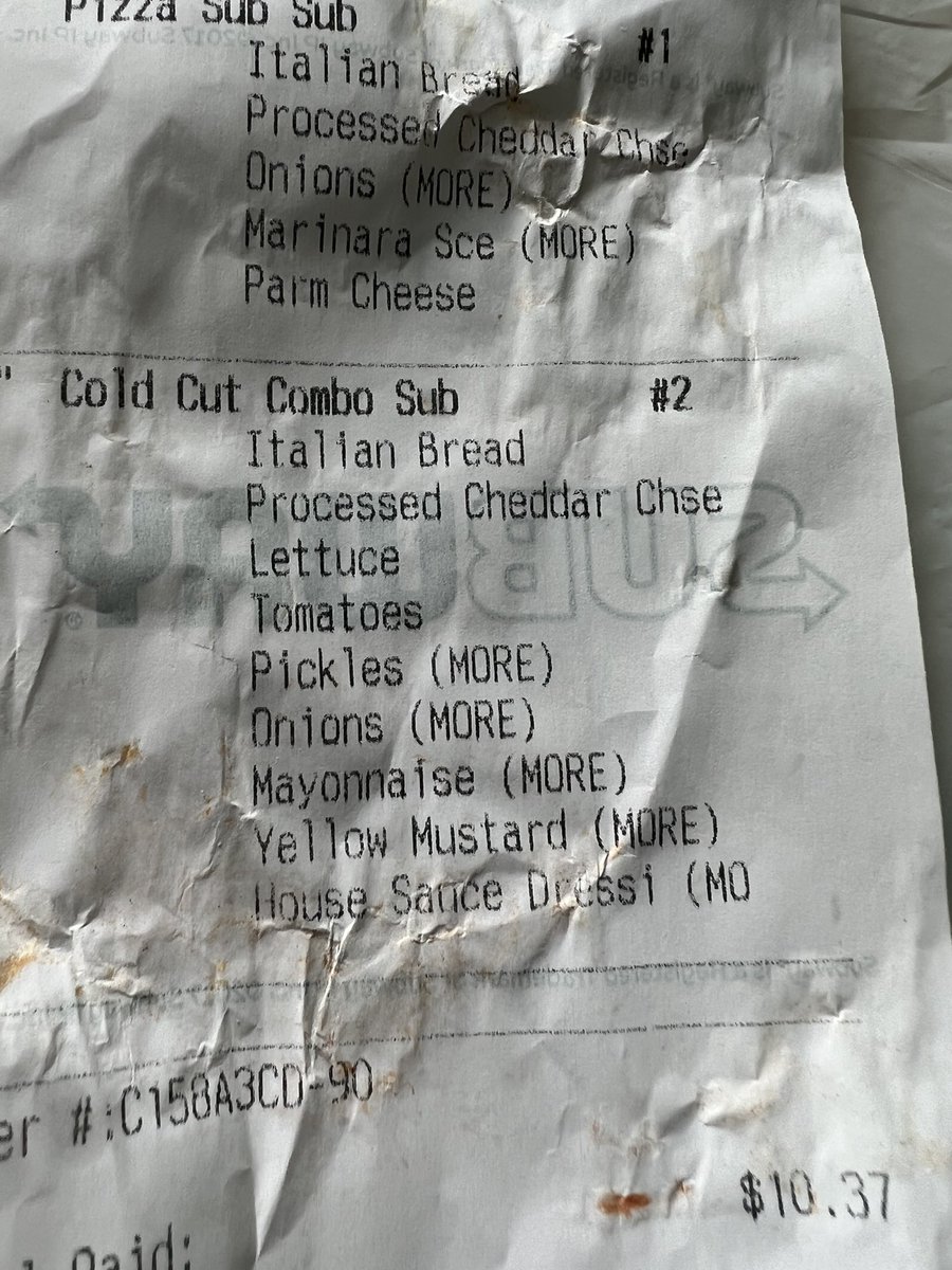 ToriannCirotto's tweet photo. @SUBWAYCanada where’s my lettuce and tomatoes? https://t.co/rVJXfp75zE