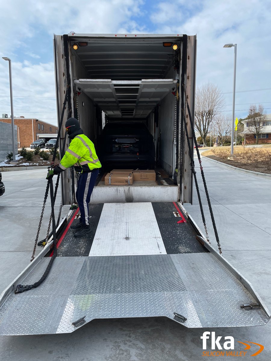 fkaSV's tweet photo. Of course, the #drivingsimulator we built for the @ncatsuaggies also features a fully equipped #mockup of a #vehicle.
The mockup is completely functional, the drivers can accelerate, brake, steer and signal.

#mobility #automotive #automateddriving https://t.co/X2CUo4v1qV