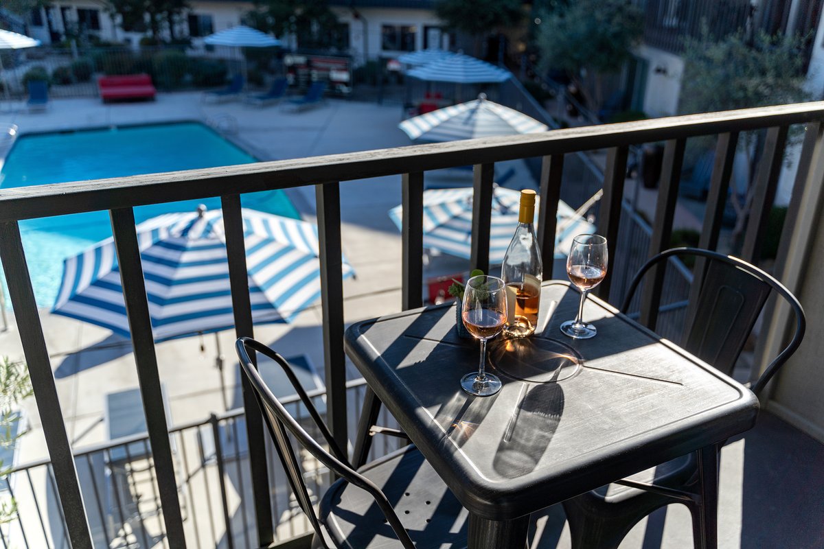 Get the wine glasses ready and enjoy an evening relaxing by the pool. 🥂
.
.
#sidewaysinn #myhwvmoment #buellton #solvang #santabarbaracounty #Danishvillage #scandinavianstyle #photooftheday #travelblogger #visitsantabarbara #travelphotography #winecountry #SYV #staycation