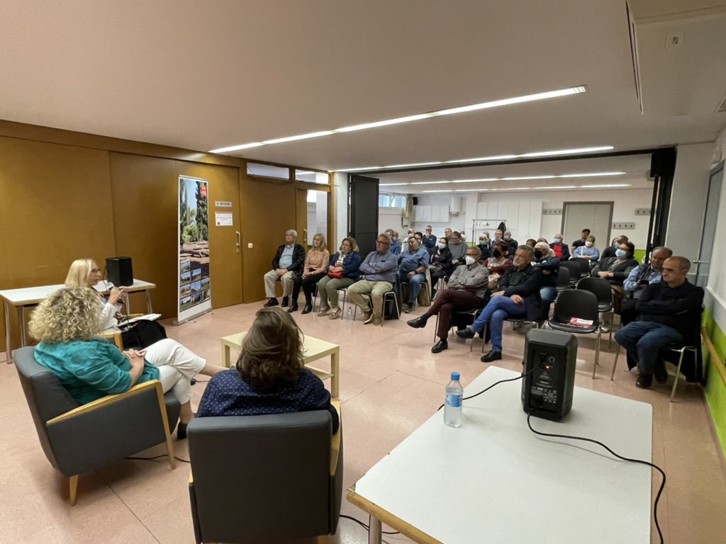 Hablamos de #sanidad en #santaperpetua con <a href="/DrAMayer/">Alex Mayer</a> y <a href="/aescarp/">assumpta escarp</a>