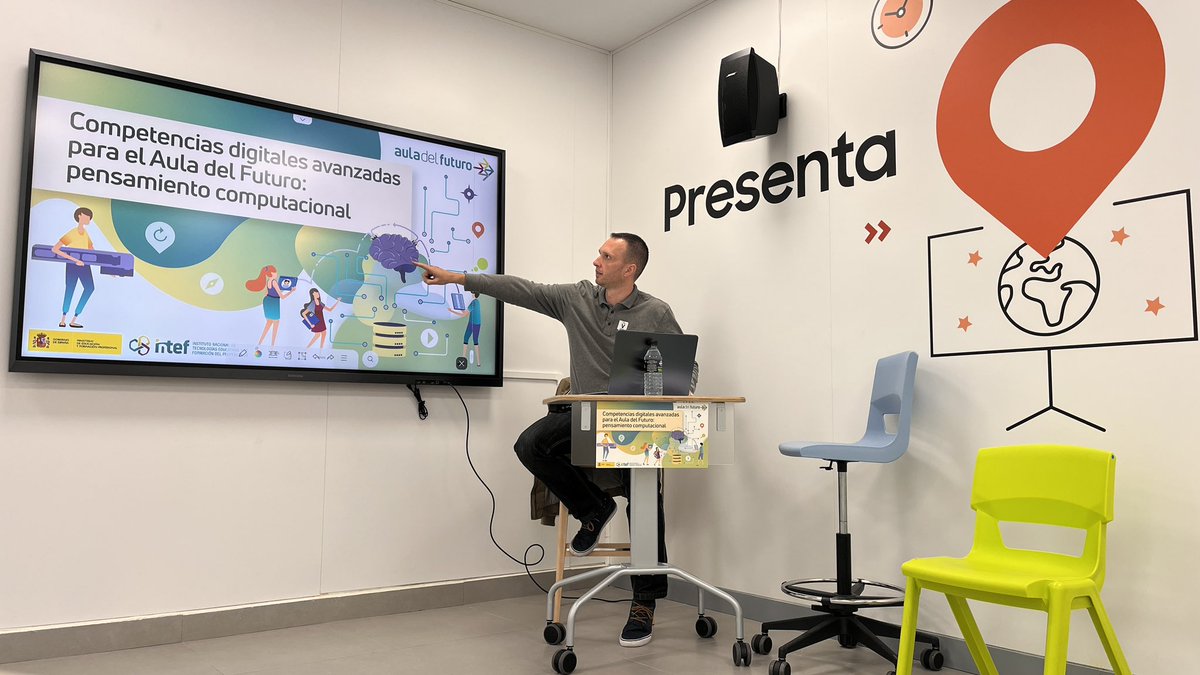 esparaTIC's tweet photo. 1ª jornada del curso Competencias Digitales Avanzadas: Pensamiento Computacional de @educaINTEF en el Aula del Futuro:
- Actividades desenchufadas.
- Robot de suelo iniciación (Bee-bot🖍 y  @SpheroEdu) 
#AdF @ROBOTIX_ https://t.co/LgLjSI3oIZ
