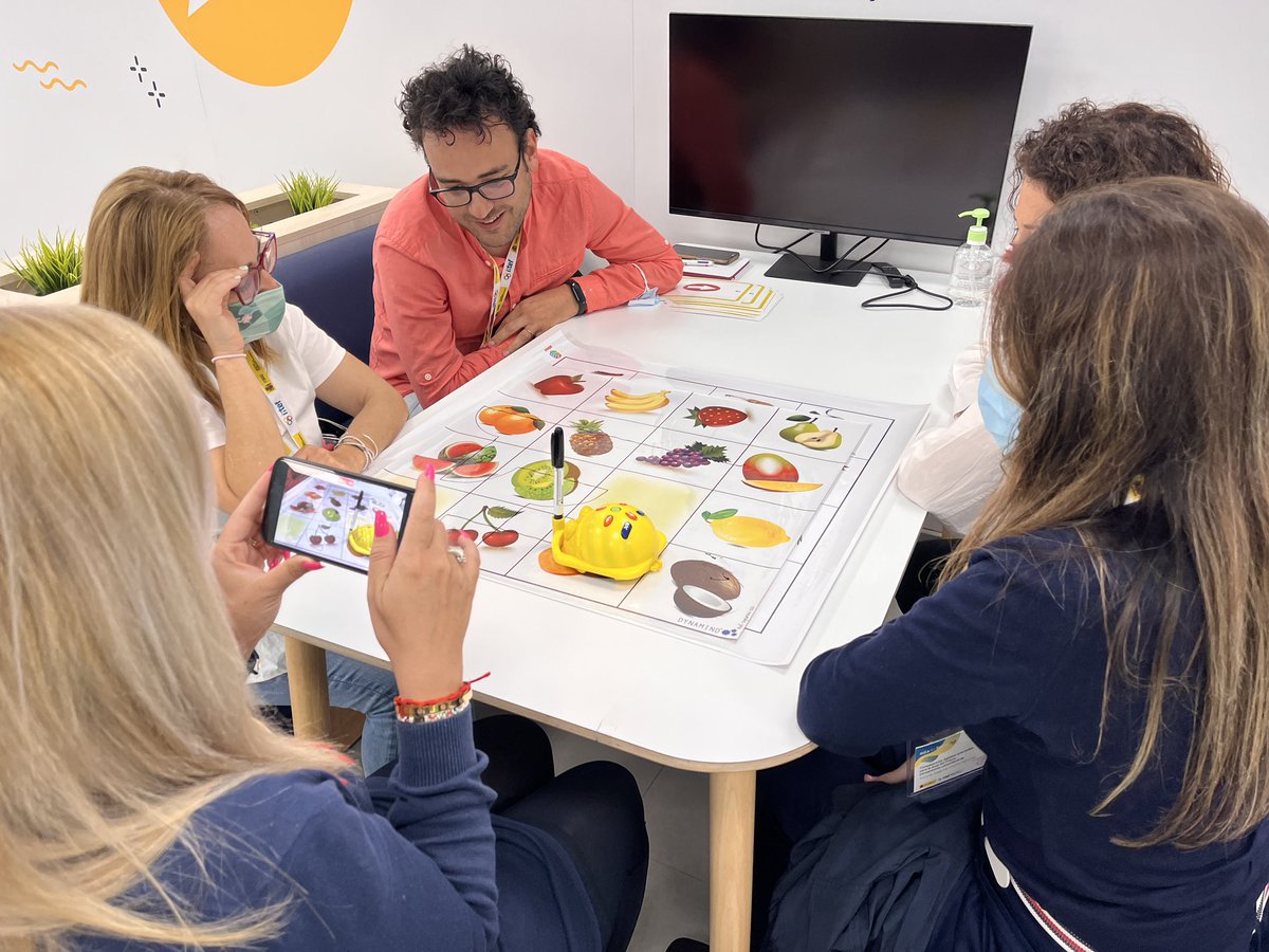 esparaTIC's tweet photo. 1ª jornada del curso Competencias Digitales Avanzadas: Pensamiento Computacional de @educaINTEF en el Aula del Futuro:
- Actividades desenchufadas.
- Robot de suelo iniciación (Bee-bot🖍 y  @SpheroEdu) 
#AdF @ROBOTIX_ https://t.co/LgLjSI3oIZ