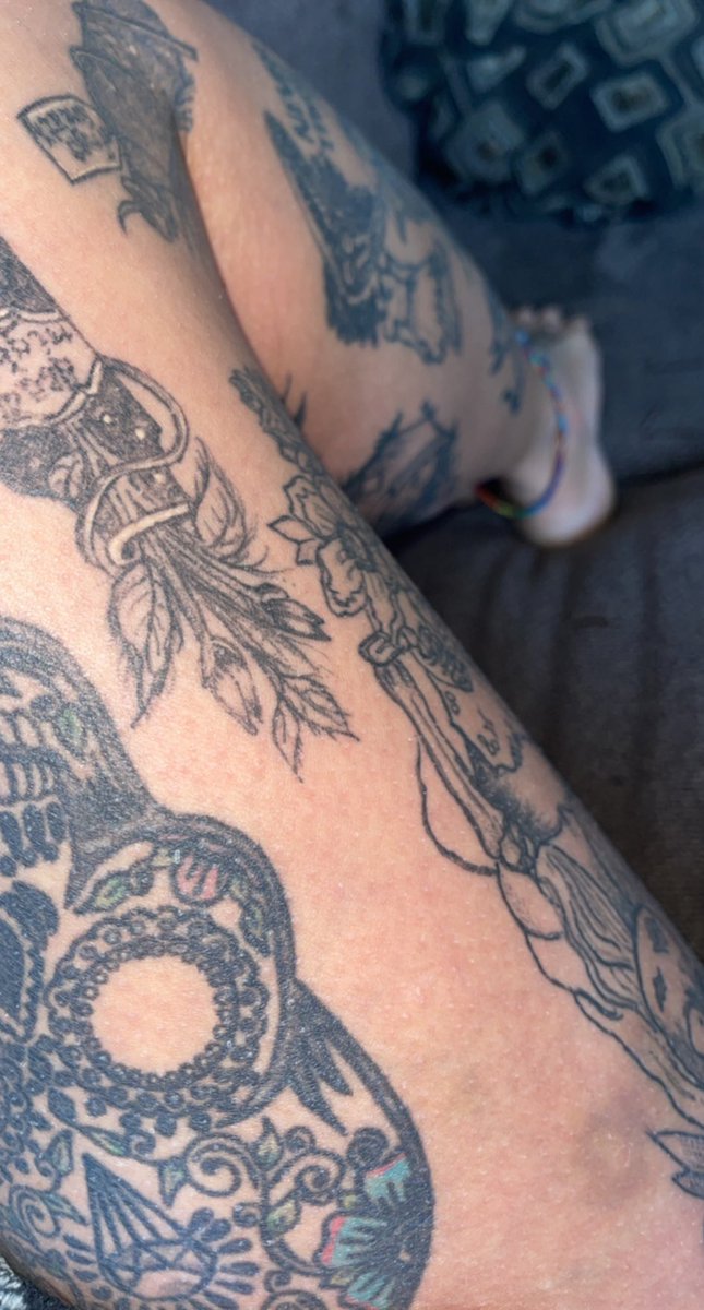 Britneybitch_32's tweet photo. #timburton #legsleeve #inked #tattoo https://t.co/CssZI4N24u