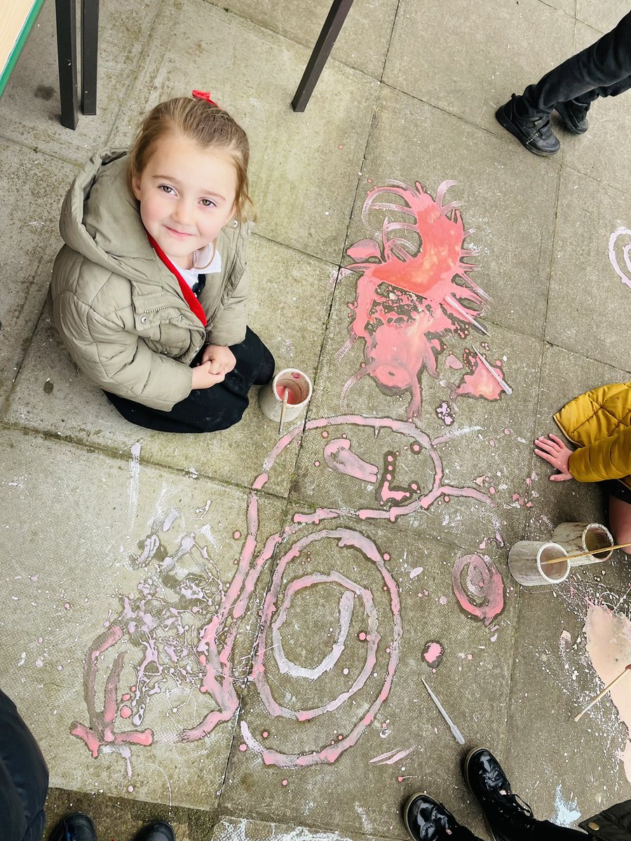 Lab_13Irchester's tweet photo. @teach_outdoors #chalkart #chalkchallenge Last week was all about chalk paint! We actually made our own chalk paint using cornflour and water then used it to decorate the playground, EYFS children drew some wonderful snails and snail trails with there’s! https://t.co/Nz2Wr6UrQe