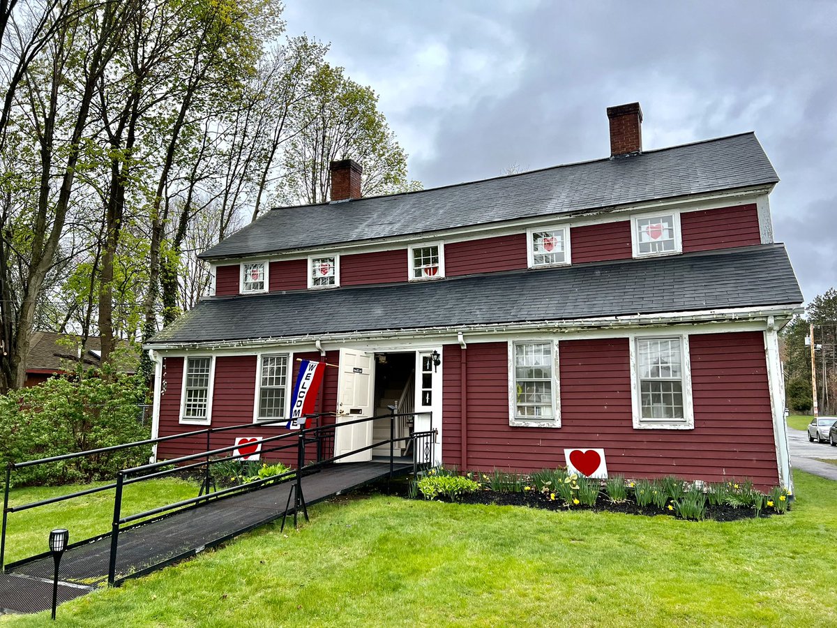 PHCPlainvillema's tweet photo. And we’re officially open!!
Wednesdays 
1-4

Come on in!!
And #MayThe4thBeWithYou 
#OpenHouse #museumarchive #PlainvilleMa #finallyopen https://t.co/07h7X1Eu1F