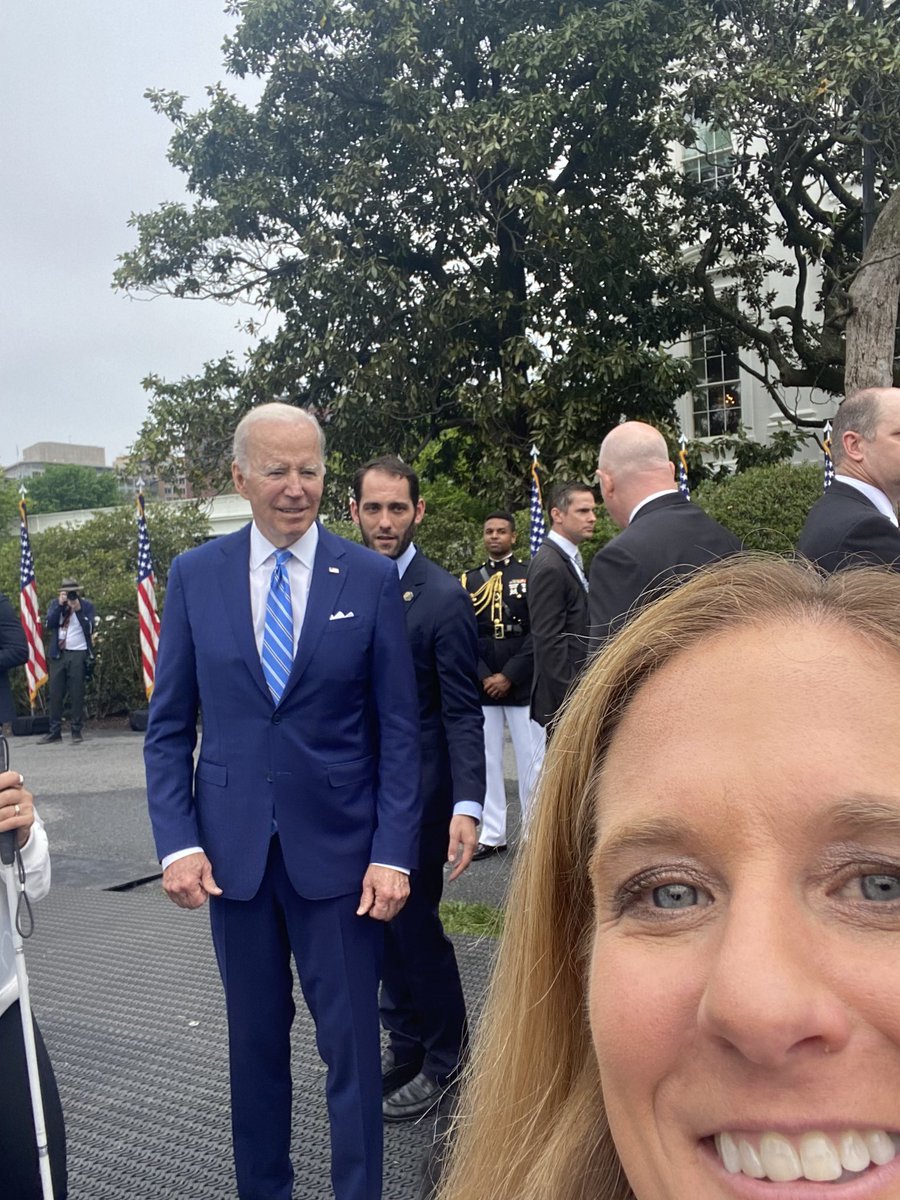 BrianJBaker's tweet image. Awesome experience for @LizBaker920 and the rest of @TeamUSA at the @WhiteHouse.