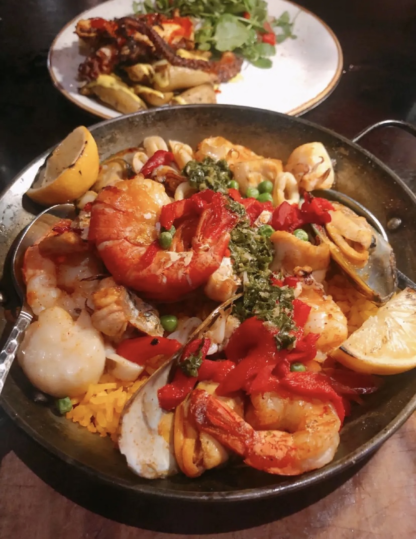 Busy work, but also to enjoy lunch. This is a reward for yourself.😁😁