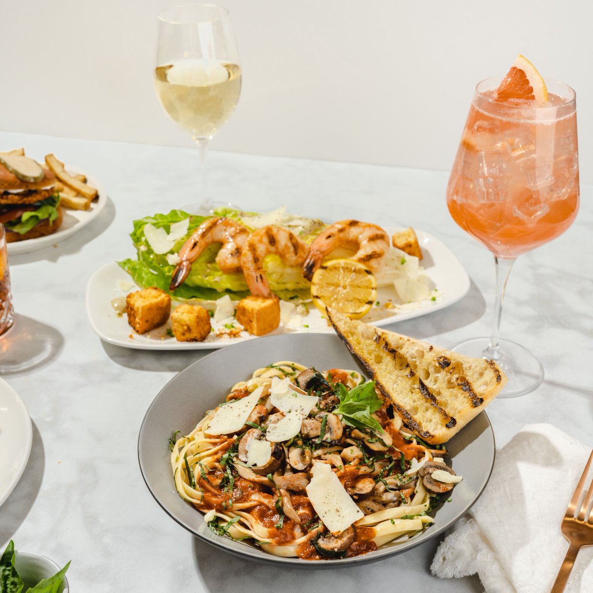 White_Spot's tweet photo. The next evolution of White Spot’s legacy is opening May 10 at @Inside_TAB! We look forward to serving you soon. Read more here: https://t.co/dNQPiATALO

#WhiteSpot #RDKitchen #RDKitchenbyWhiteSpot #TheAmazingBrentwood https://t.co/FfgouFeo1C